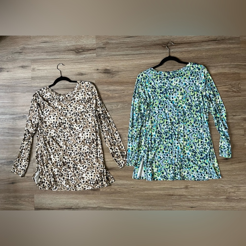 Size is Medium. Stretchy but flowy long sleeve green and brown shirts.